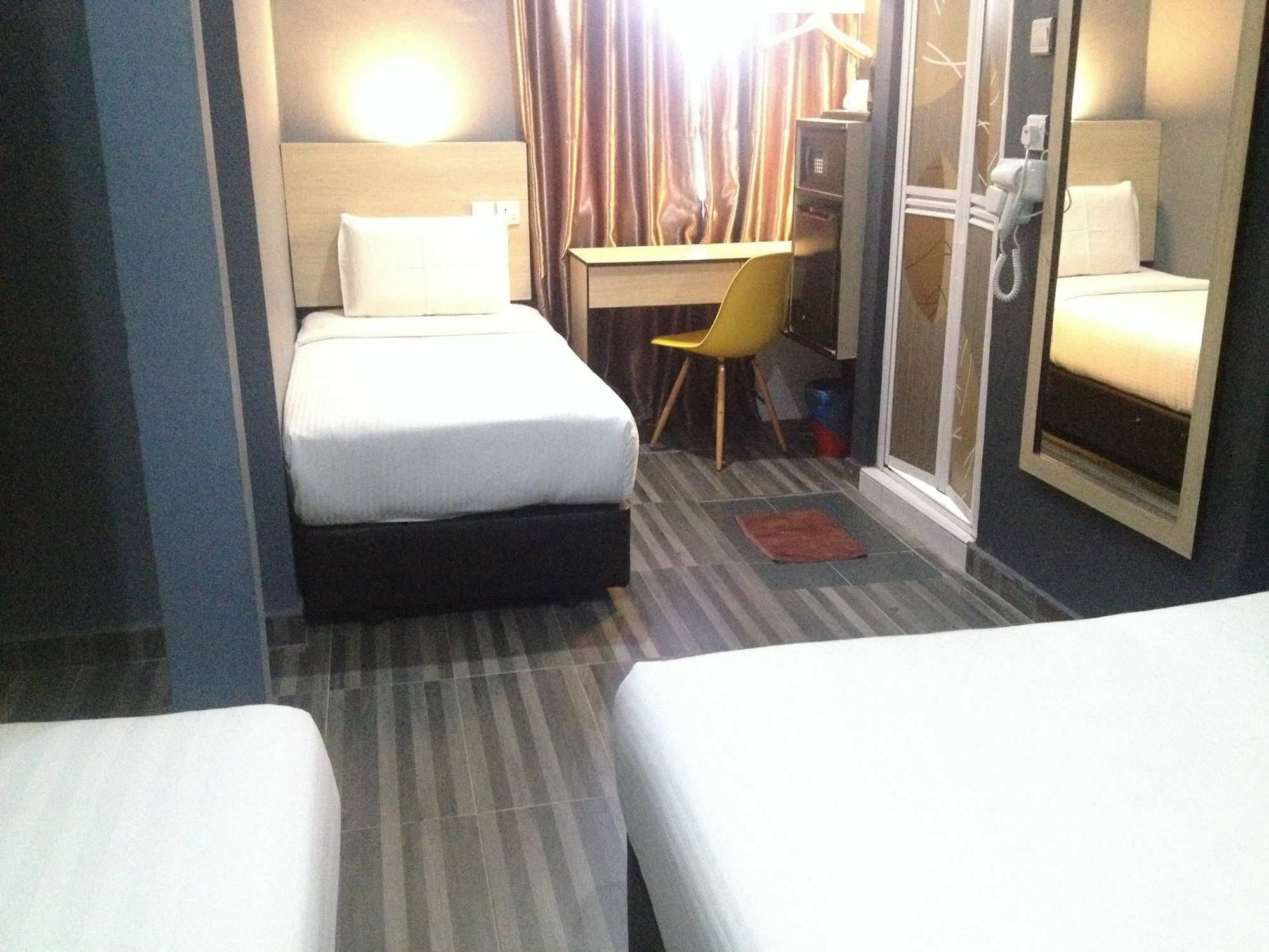 Dj Citi Inn Hotel Куала Теренгану Екстериор снимка